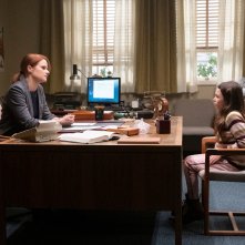 Home Before Dark: Brooklynn Prince e Joelle Carter in una scena del terzo episodio della serie Apple TV+
