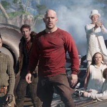 Iron Sky: The Coming Race, Vladimir Burlakov e Lara Rossi in una scena del film