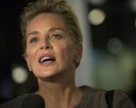 Coronavirus, Sharon Stone ringrazia gli operatori della Croce Rossa Italiana (video)