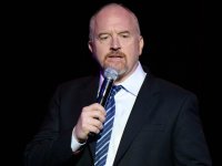 Louis C.K. scherza sulle accuse di molestie sessuali nella nuova stand-up comedy