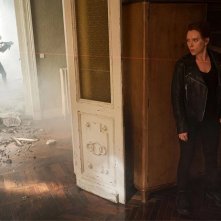 Black widow: Scarlett Johansson in una scena ad alta tensione