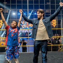 Sognando il Ring: Adam Pally e Seth Carr in una scena del film