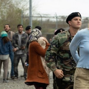 The Hunt: una scena del film con Betty Gilpin