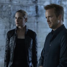 Westworld 3: Aaron Paul ed Evan Rachel Wood in una scena del quinto episodio