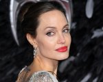 Coronavirus: Angelina Jolie parla dei rischi a cui vengono esposti i bambini durante l'isolamento