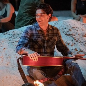 Cosa mi lasci di te: K.J. Apa in una scena del film