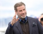 John Travolta e la moglie ricordano il figlio morto con un messaggio: “Ti vogliamo bene”