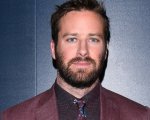 Armie Hammer e il folle look durante la quarantena: ecco la foto!