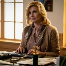 Bombshell - La voce dello scandalo: Connie Britton in una scena del film