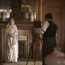 Storie incredibili: Victoria Pedretti nel primo episodio