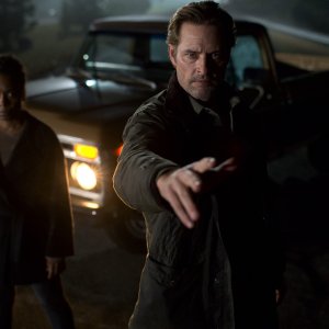 Storie incredibili: Josh Holloway in una scena del quarto episodio
