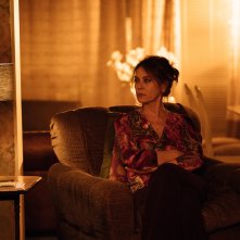 Vivi e lascia vivere: Elena Sofia Ricci in una scena della serie