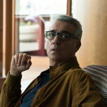 Vivi e lascia vivere: Massimo Ghini in una scena della serie