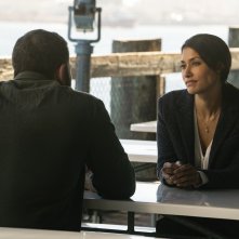 Tornare a vincere: Janina Gavankar e Ben Affleck durante una scena del film