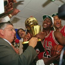 The Last Dance: David Stern, Michael Jordan e Phil Jackson in un'immagine dalla docuserie Netflix