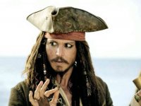 Pirati dei Caraibi: il cappello di Johnny Depp è fatto di gomma, svelata la ragione