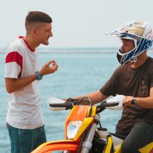 Summertime: Ludovico Tersigni insieme ad Andrea Lattanzi in una scena della serie Netflix