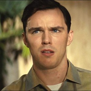 The Banker: un primo piano di Nicholas Hoult