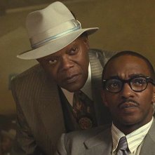 The Banker: Samuel L. Jackson, Anthony Mackie in una scena del film
