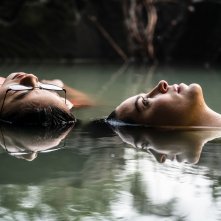 L'altra metà: una scena del film con Leah Lewis, Alexxis Lemire