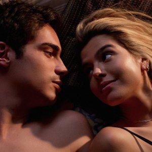 Rich In Love: Giovanna Lancellotti, Danilo Mesquita in una scena del film