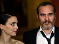 Tiger King: dopo la serie Netflix, Joaquin Phoenix e Rooney Mara chiedono di proteggere i felini