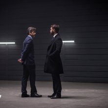 Diavoli: Alessandro Borghi e Patrick Dempsey in una scena del sesto episodio