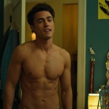 Non ho mai...: Darren Barnet in una scena della serie Netflix