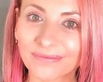 Sarah Michelle Gellar si tinge i capelli di rosa e mette in imbarazzo i figli (VIDEO)