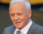 Anthony Hopkins balla sulle note di Drake e imita Rocky in un esilarante video