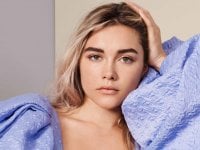 Florence Pugh sexy sulla cover di ELLE: 'Nessuno ha il diritto di giudicare la mia vita privata'