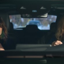 Dead to Me 2: Linda Cardellini e Christina Applegate nella serie Netflix