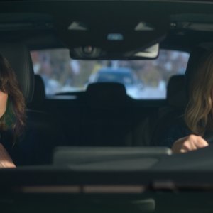 Dead to Me 2: Linda Cardellini e Christina Applegate nella serie Netflix