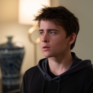 Dead to Me 2: Sam McCarthy nella nuova stagione della serie Netflix