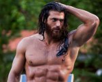 Can Yaman torna su Canale 5 con la fiction Erkenci Kus