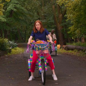 Unbreakable Kimmy Schmidt: Kimmy vs il Reverendo: Ellie Kemper durante una scena del film