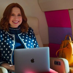 Unbreakable Kimmy Schmidt: Kimmy vs il Reverendo: Ellie Kemper in una scena del film