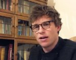 Harry Potter At Home, Eddie Redmayne legge La Pietra Filosofale