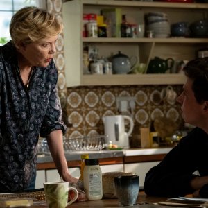 Le cose che non ti ho detto: Annette Bening, Josh O'Connor in una foto