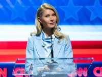 Gwyneth Paltrow deride l'ex marito: l'attrice prende il posto del CEO immortalato dalla kiss cam dei Coldplay