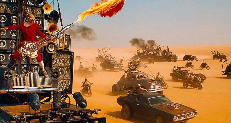 Films De La Série Mad Max Mad Max: Fury Road, la scena del chitarrista fiammeggiante ha rischiato