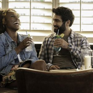 The Lovebirds: Kumail Nanjiani e Issa Rae in una scena del film
