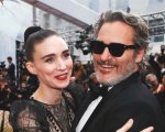 Joaquin Phoenix e Rooney Mara insieme per sostenere i più colpiti dal coronavirus (VIDEO)