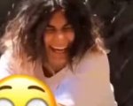 Giulia Cavaglia fa pipì in giardino: il video pubblicato per errore