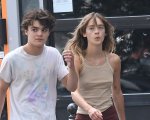 Johnny Depp: suo figlio Jack in giro con la fidanzata per Parigi (FOTO)
