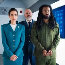 Snowpiercer: Jennifer Connelly e Daveed Diggs in una scena della serie