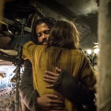 Snowpiercer: Katie McGuinness e Daveed Diggs in una scena della serie