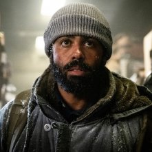 Snowpiercer: Daveed Diggs in una scena della serie