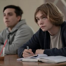 Cercando Alaska: Charlie Plummer in una foto di scena della serie