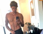 Gabriel Garko, nudo a metà: la foto sotto la doccia fa sognare Instagram